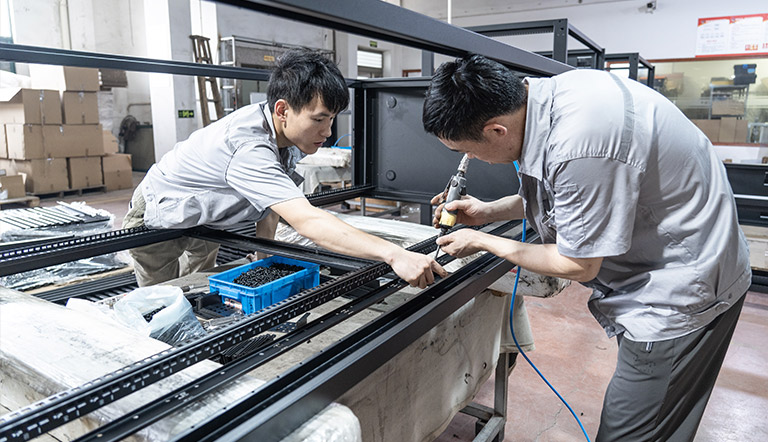 best-service-team-2-768x528(3)